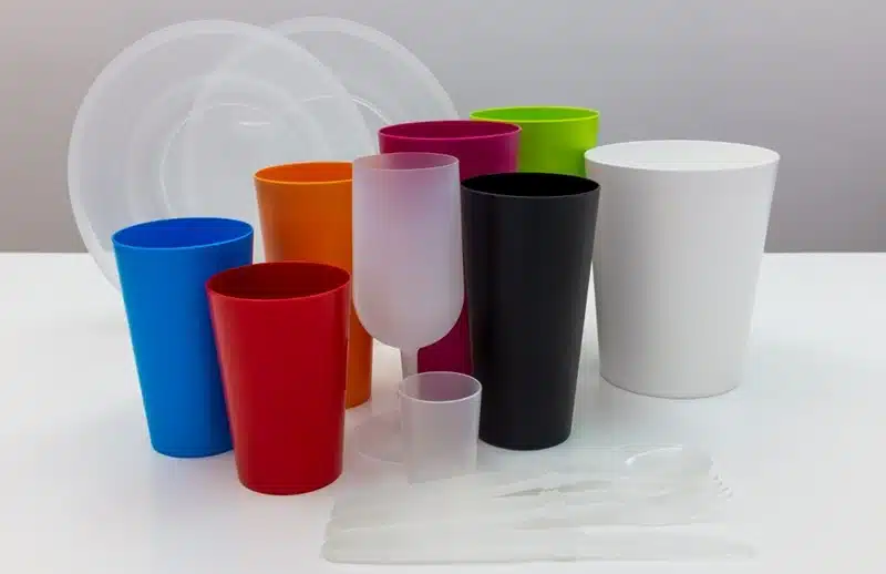 Pourquoi choisir d’utiliser des gobelets en plastique réutilisables ?
